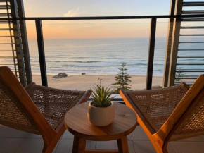 Coastal Luxe - Reduced from 28 Mar 2025 - Beachfront - Car Space, Newcastle